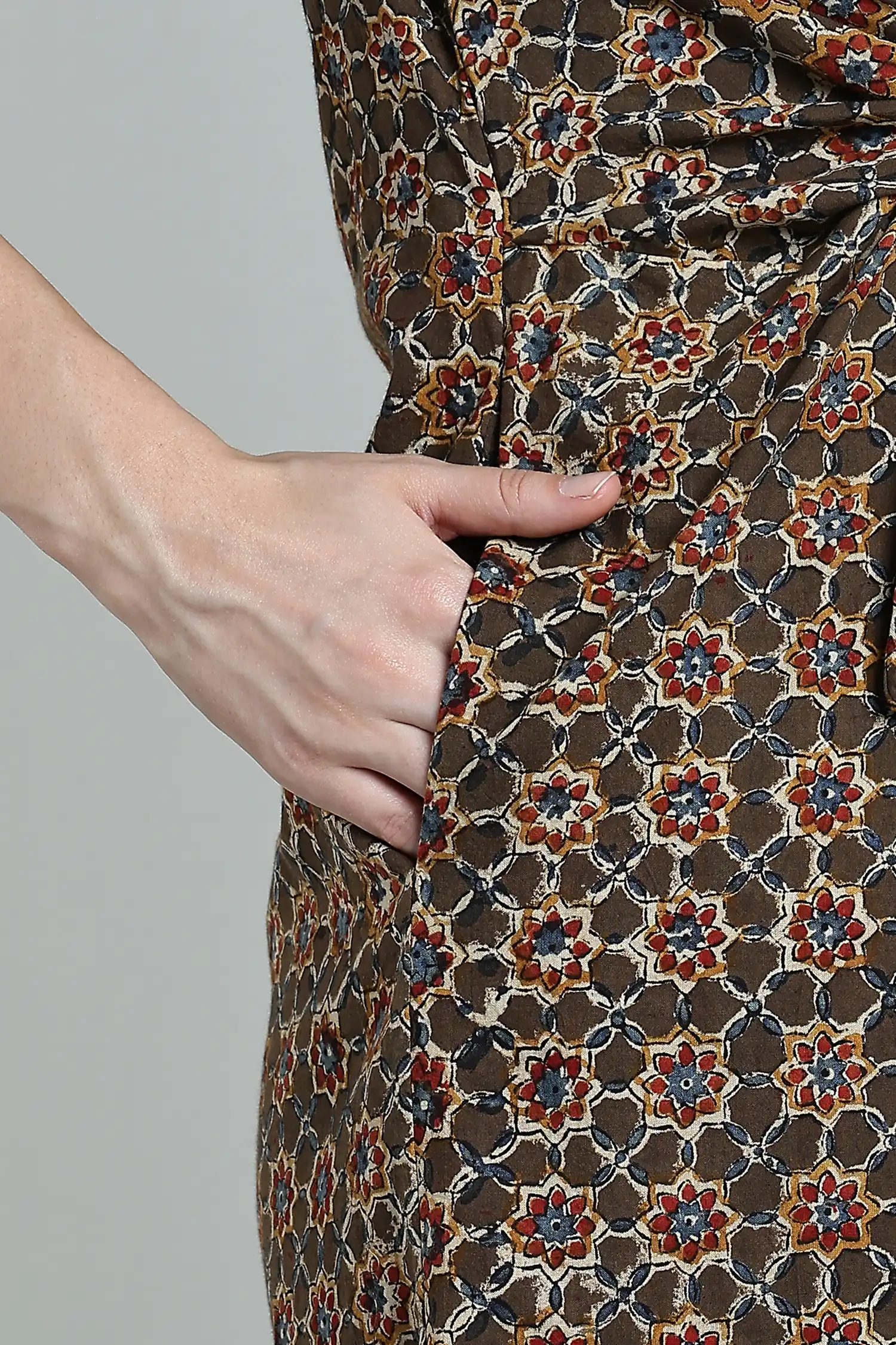 KALAMKARI DRESS GREEN REGULAR COLLAR TIE AT WAIST - GREEN - Image 4