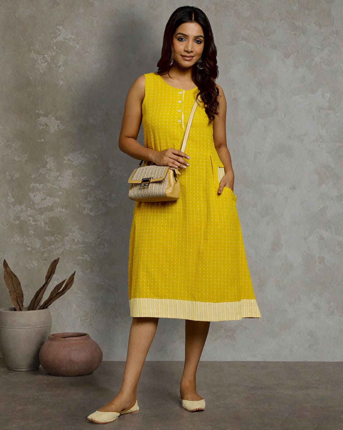 DRESS SOUTH C BOX PLEAT SLEEVELESS - YELLOW