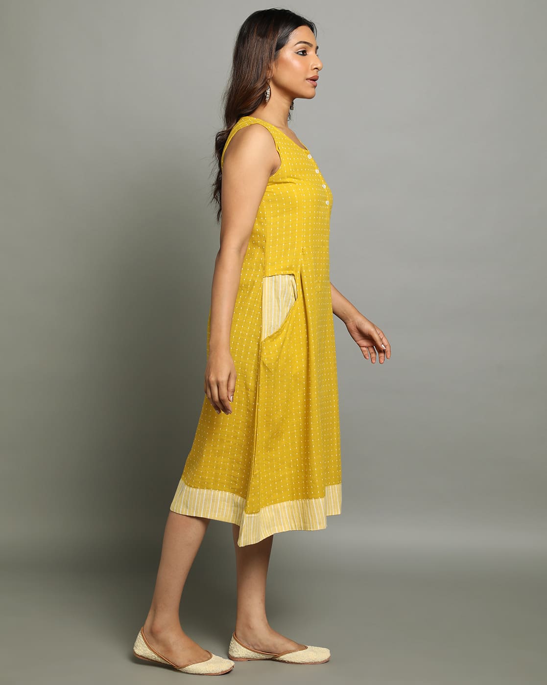DRESS SOUTH C BOX PLEAT SLEEVELESS - YELLOW - Image 2