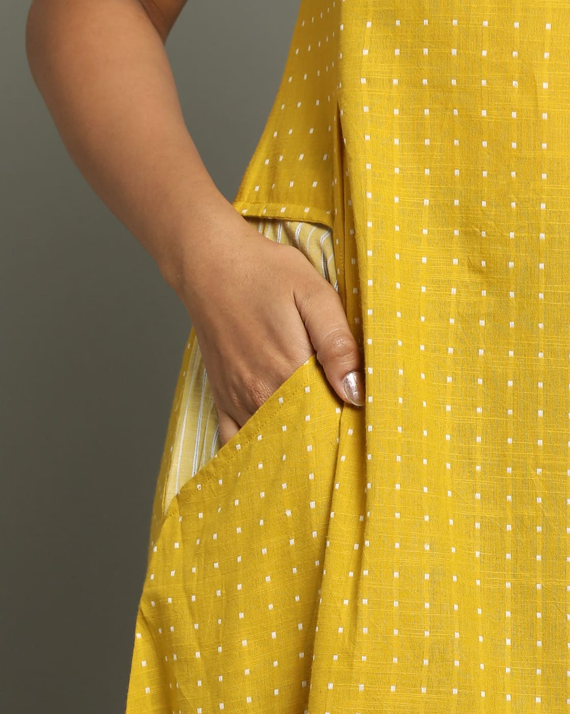 DRESS SOUTH C BOX PLEAT SLEEVELESS - YELLOW - Image 5