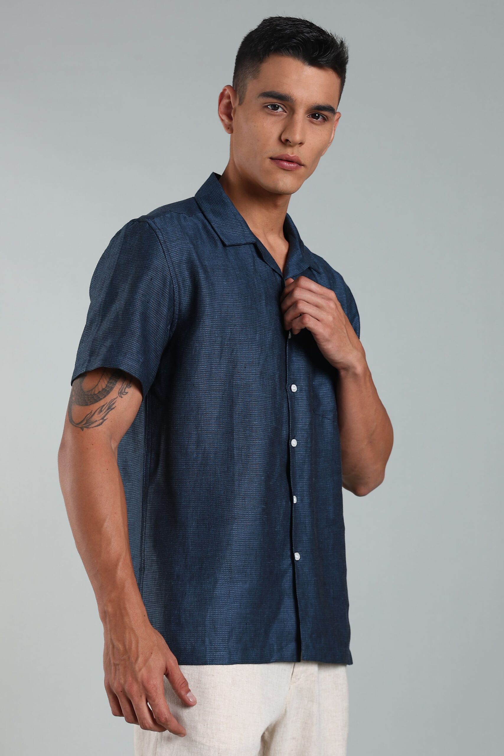 LINEN 100%  MENS SHIRT CUBAN COLLAR  HALF SLEEVES SLIT AT SIDE - BLUE BLACK - Image 2