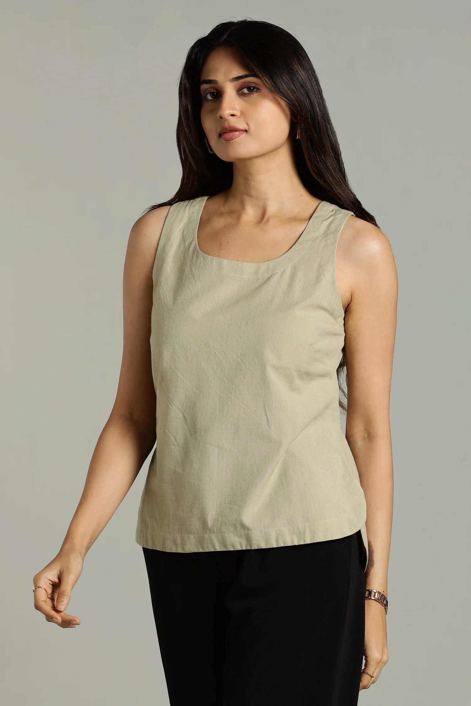 NATURAL DYED YARN HANDLOOM RND NECK ROUNDED BOTTOM GREEN - Image 4