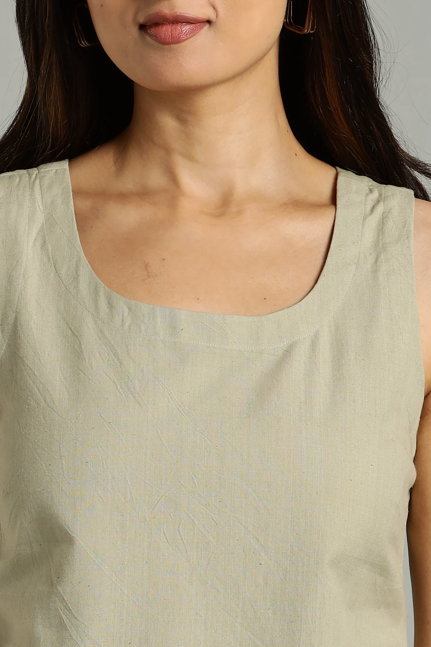 NATURAL DYED YARN HANDLOOM RND NECK ROUNDED BOTTOM GREEN - Image 3