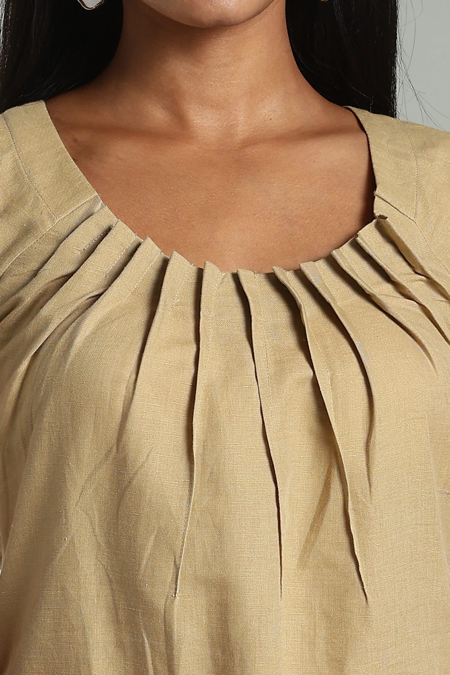 LINEN COTTON DRESS PLEAT AT NECK SHIFT BEIGE - Image 2