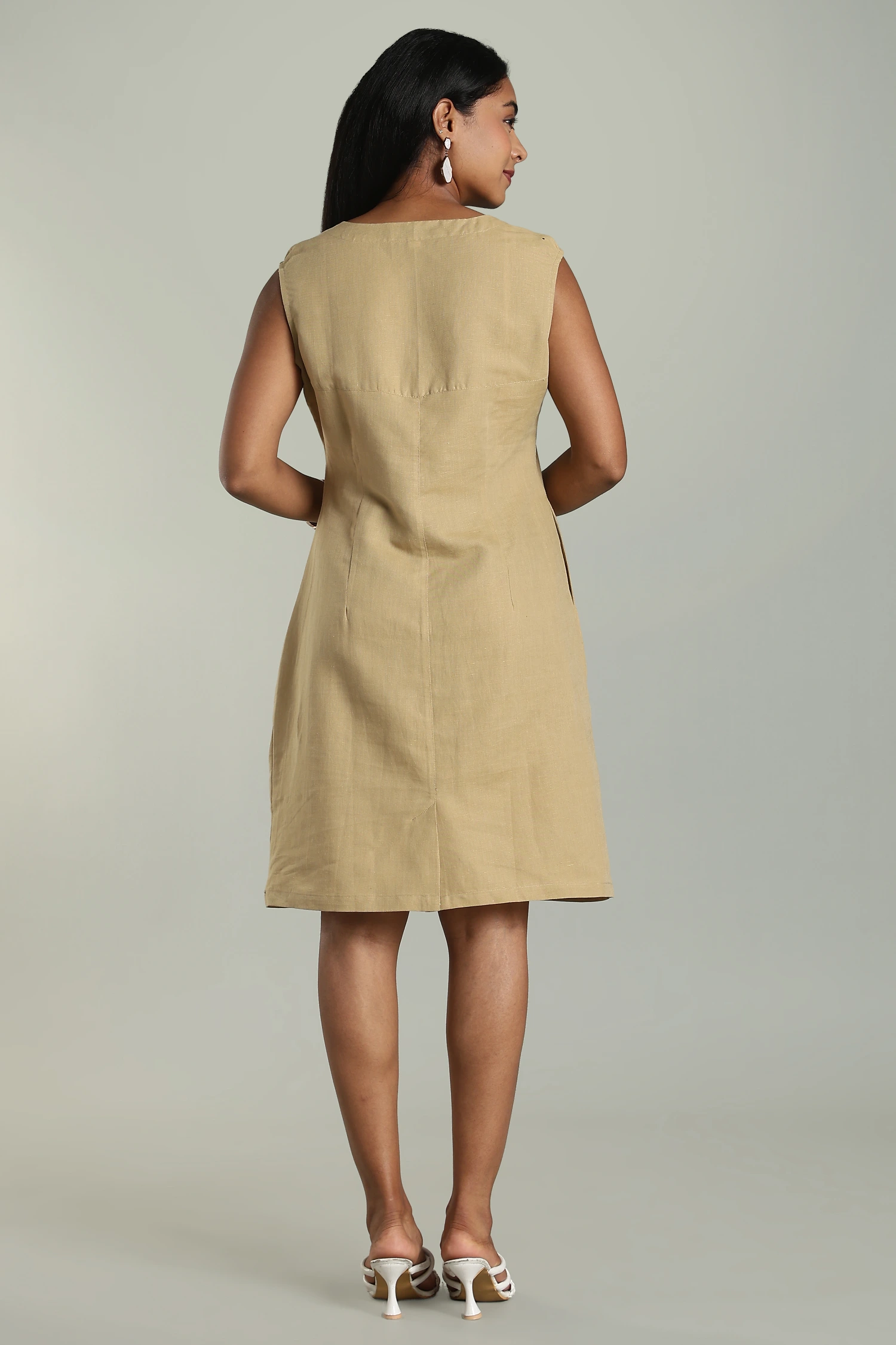 LINEN COTTON DRESS PLEAT AT NECK SHIFT BEIGE - Image 6