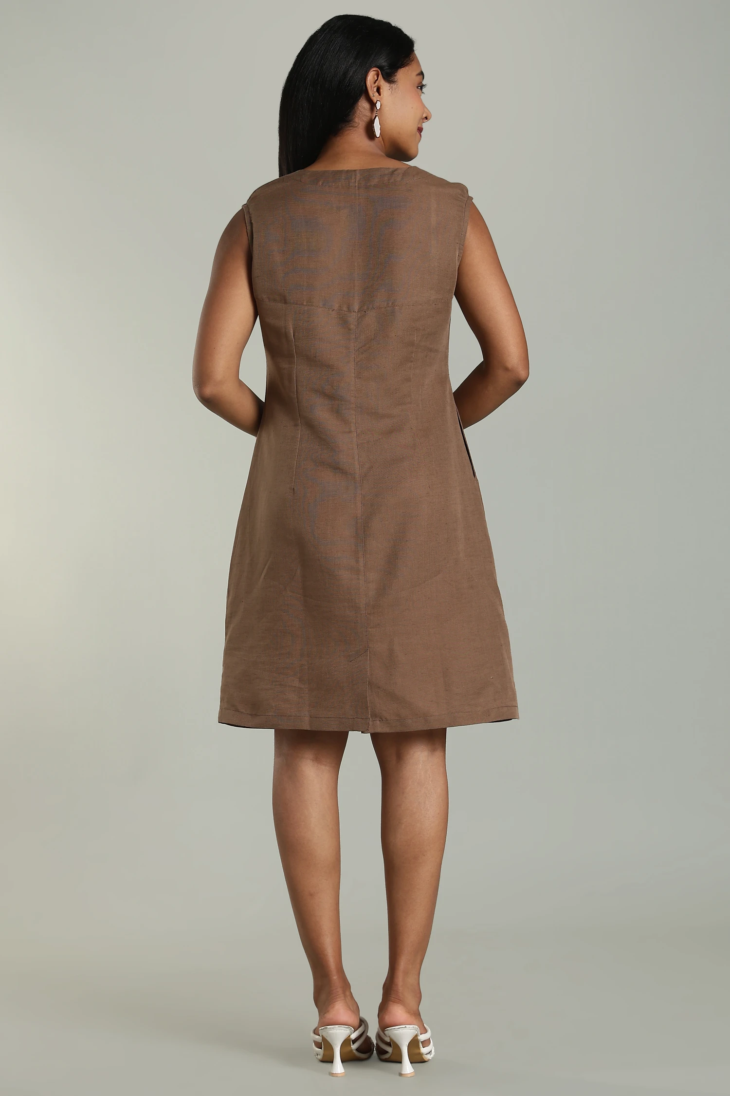 LINEN COTTON DRESS PLEAT AT NECK SHIFT BROWN - Image 3