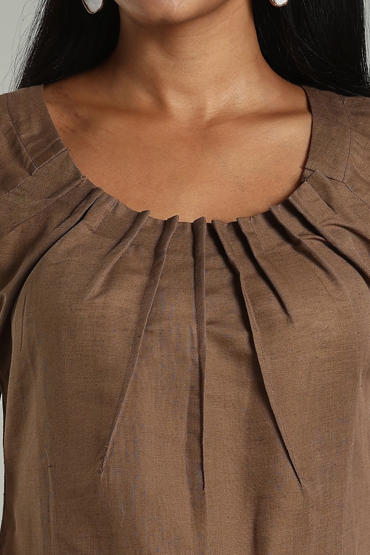 LINEN COTTON DRESS PLEAT AT NECK SHIFT BROWN - Image 6