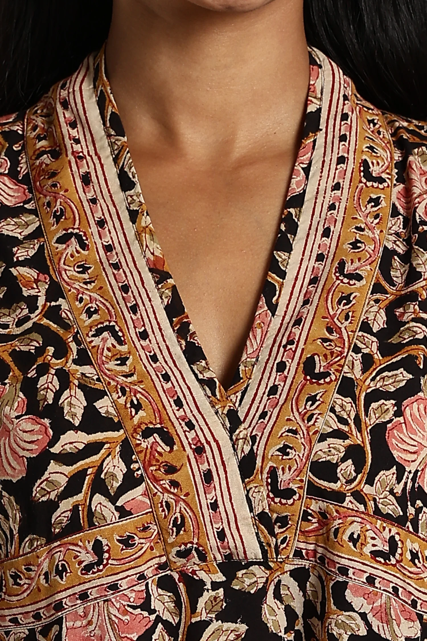 KALAMKARI KURTA FUNNEL NECK BORDER BLACK - Image 4