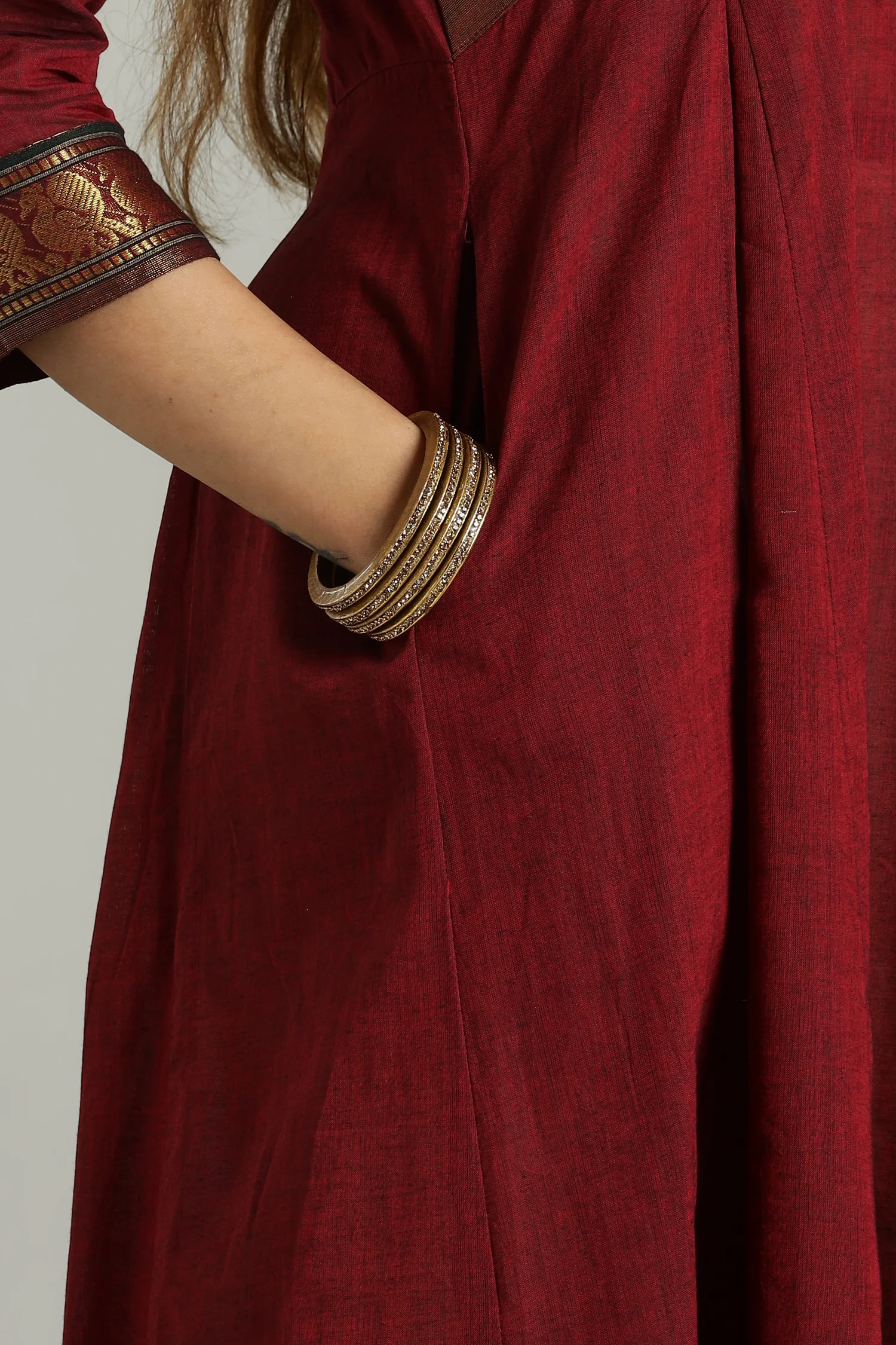 KURTA SOUTH C FUNNEL NECK BOTTOM BORDER RED - Image 3