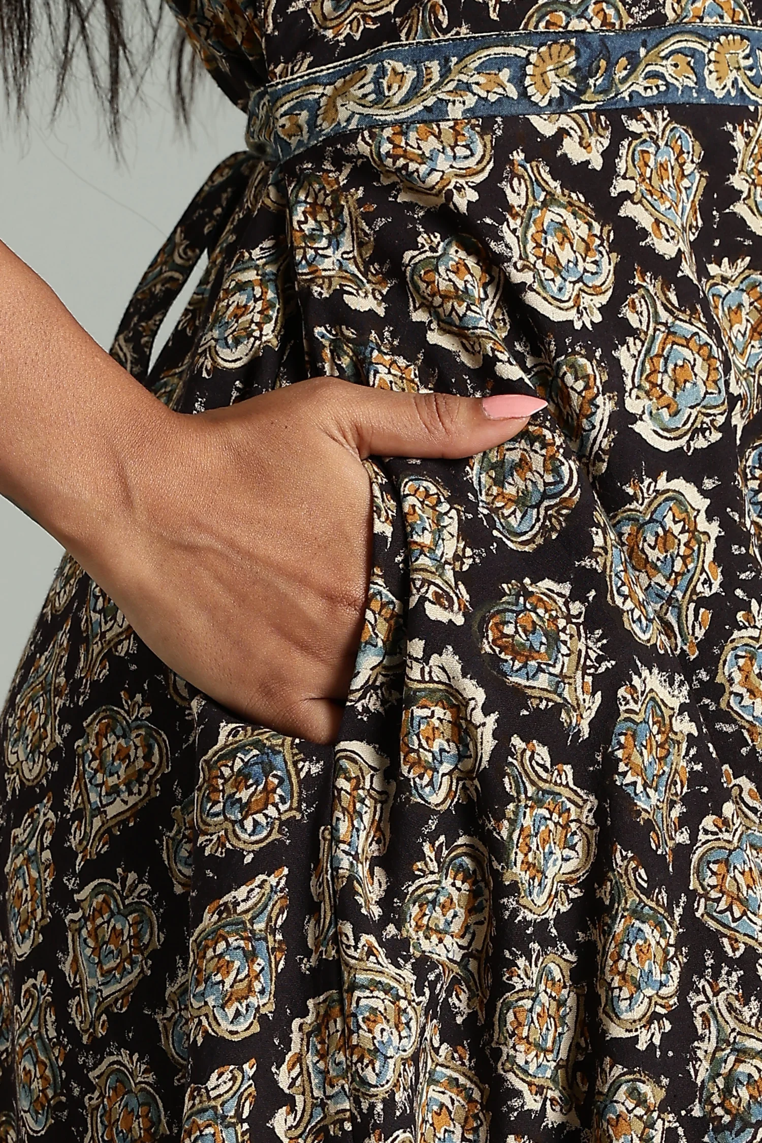 KALAMKARI COTTON DRESS CROSSOVER MAGYAR SLEEVE BLACK - Image 6