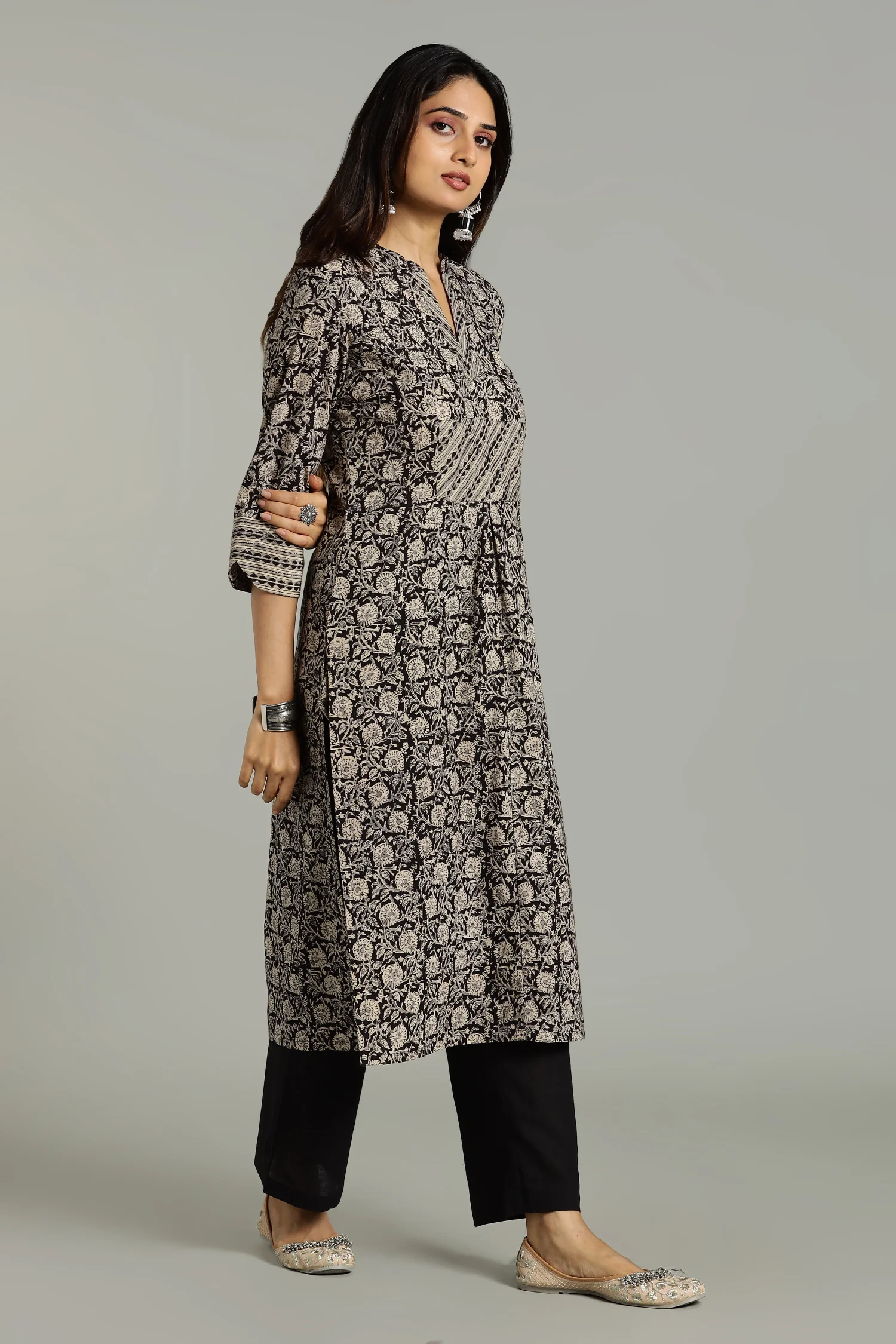 KALAMKARI KURTA YOKE CUFF DETAIL BLACK - Image 2